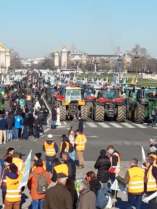 Les arboriculteurs ardéchois représentés aux Invalides