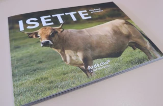 La vache star Isette passe à la postérité dans un livre